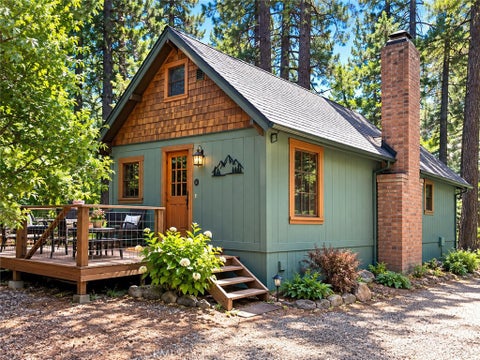Photo of 27877 Holly LN, Lake Arrowhead, CA 92352 (MLS # IG26189784)