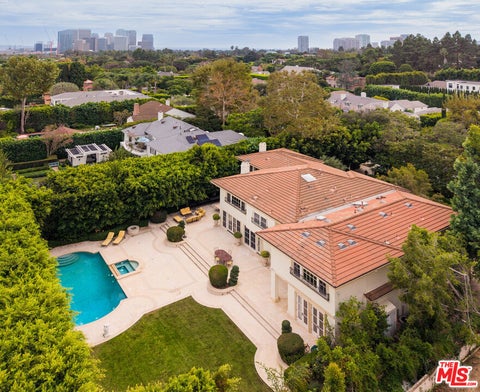Photo of 916 N Whittier Drive, Beverly Hills, CA 90210 (MLS # 26995053)