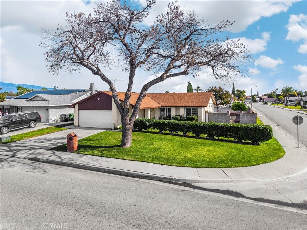 Photo of 12585 Yorba Ave, Chino, CA 91710 (MLS # PW26006987)