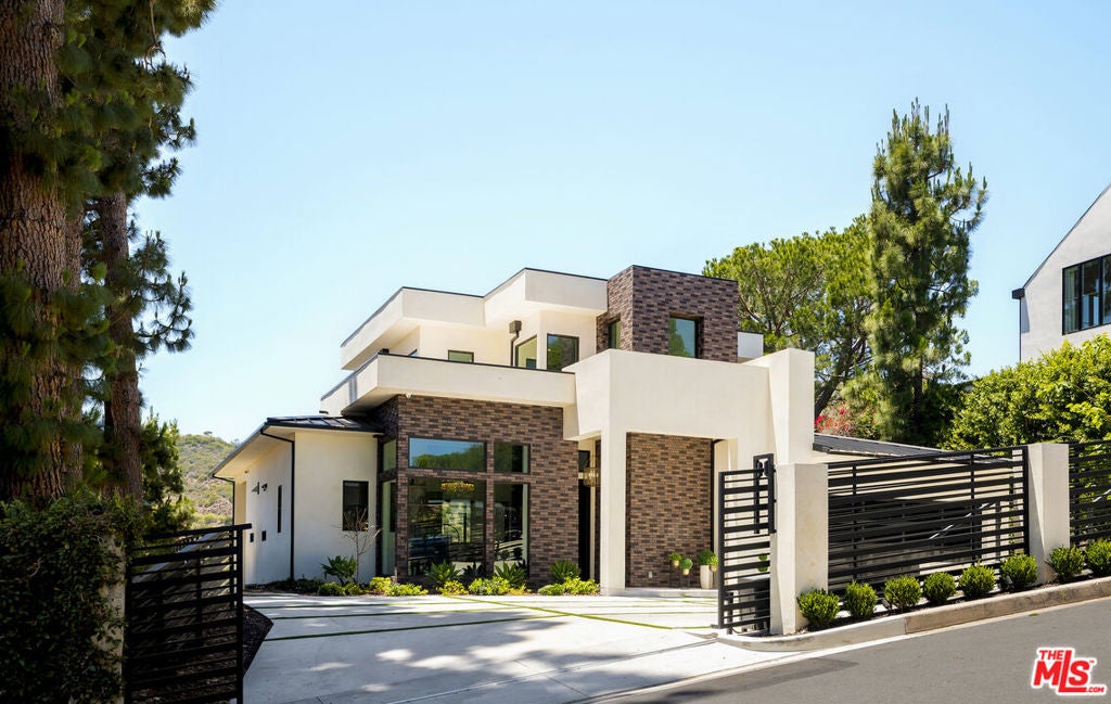 1367 Casiano Road, Los Angeles CA 90049