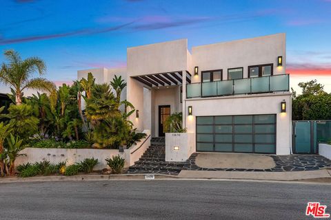 Photo of 11470 Dona Evita Drive, Los Angeles, CA 91604 (MLS # 26859291)