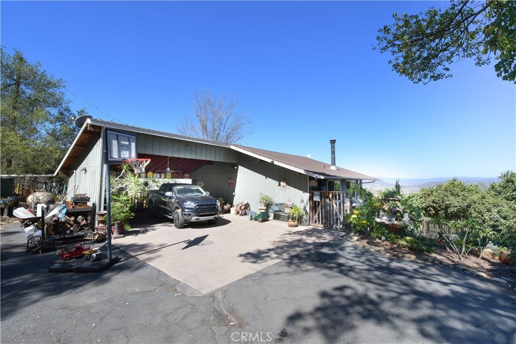 6051 Rainbow Heights