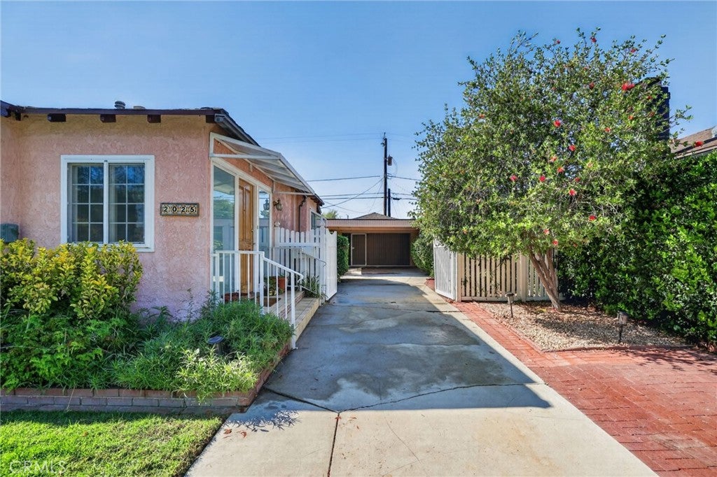 2025 N Manning