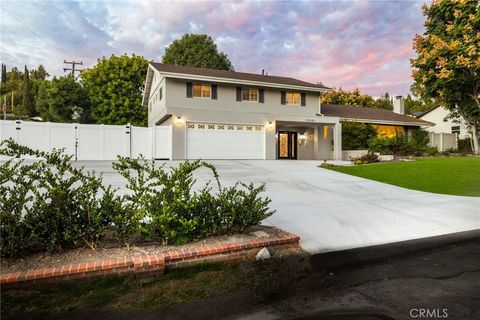 Photo of 19201 Barrett Lane, North Tustin, CA 92705 (MLS # OC26013544)