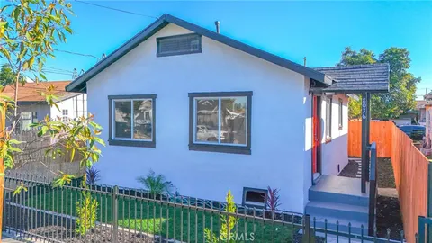 8036 Alix Ave, Los Angeles, CA 90001 - MLS#: DW25272531