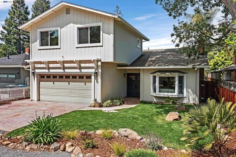Photo of 627 17Th Ave Ave, Menlo Park, CA 94025 (MLS # 41133098)