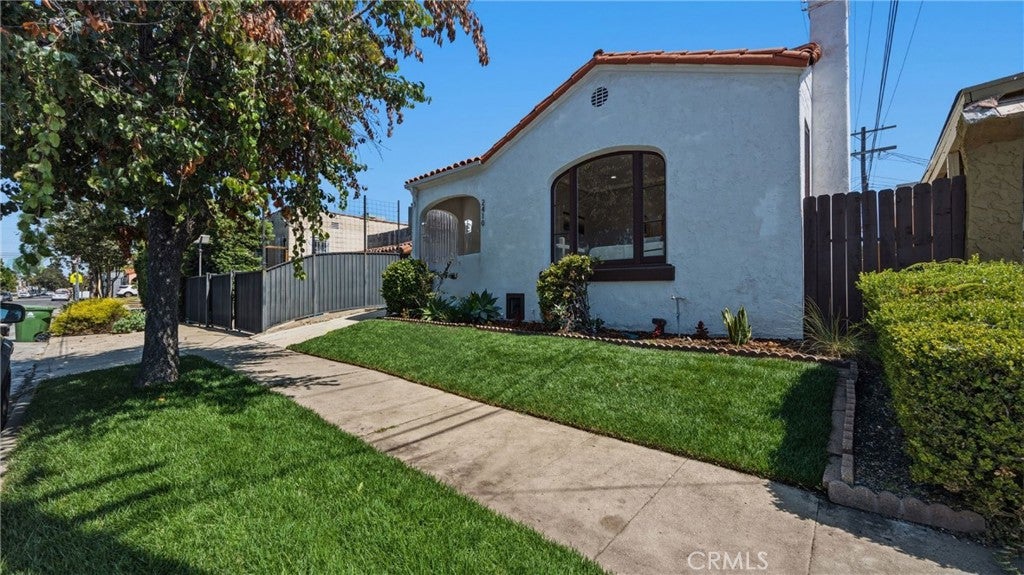 2410 W 70th St, Los Angeles CA 90043