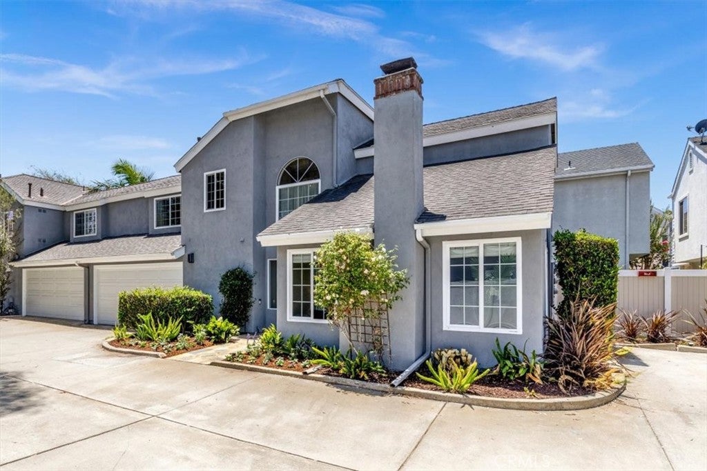 2626 Santa Ana AVE