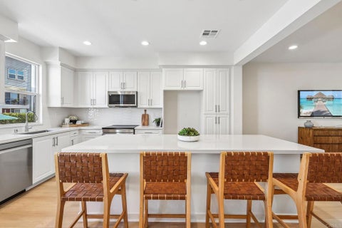 Photo of 327 Ocotillo Gln, Escondido, CA 92025 (MLS # NDP2605633)