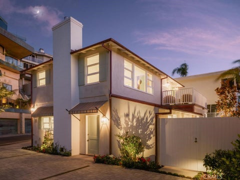 Photo of 2715 Cove, Corona Del Mar, CA 92625 (MLS # OC26201207)