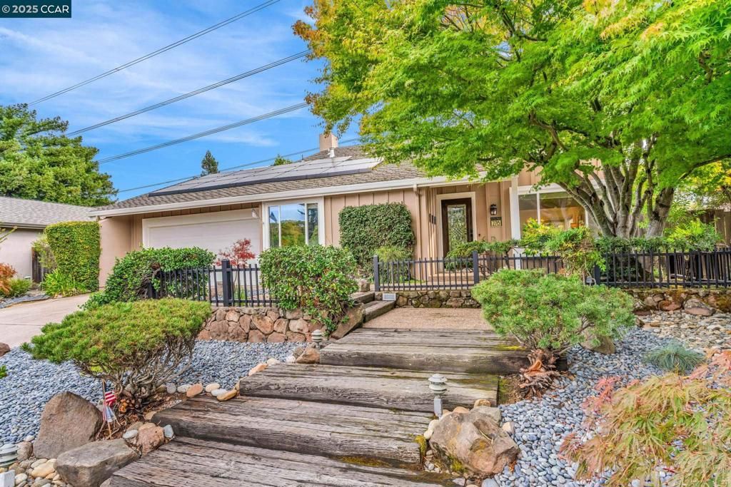 Photo of 276 Sunnybrae Dr Dr, Martinez, CA 94553 (MLS # 41115157)