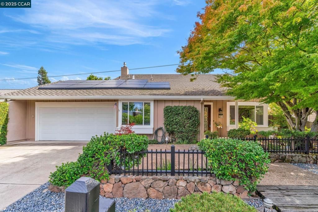 Photo of 276 Sunnybrae Dr Dr, Martinez, CA 94553 (MLS # 41115157)