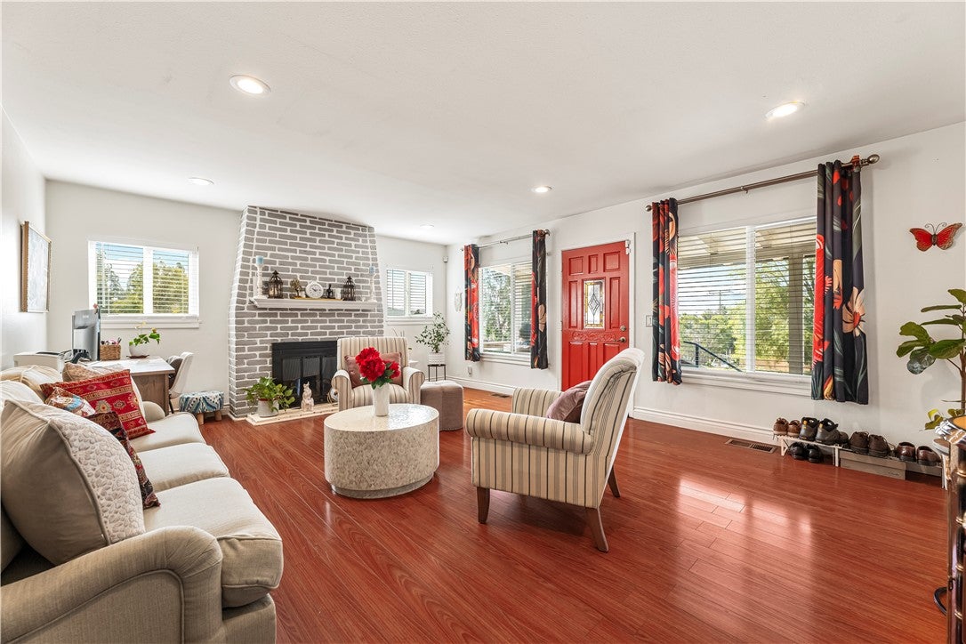 2389 Mayfield Avenue, Montrose CA 91020