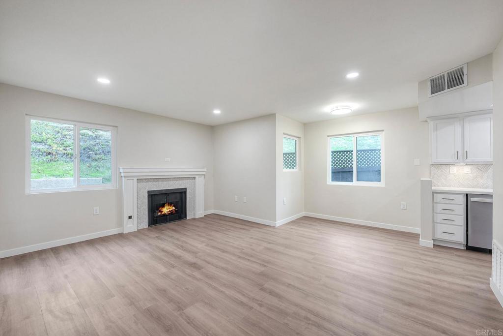 700 Sea Cliff Way 705