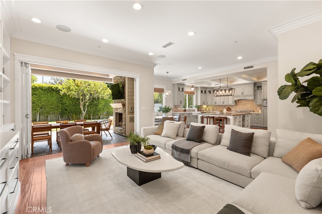 Properties 2 4330 Bellaire Avenue