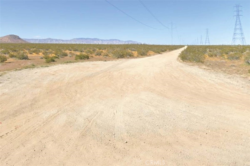 Investors and solar developers have been fighting over this one for years. 2.5 level acres just north of paved Backus Rd. with overhead power. Great investment opportunity. Just north of the city of Rosamond with easy access to the 14 freeway north and south.