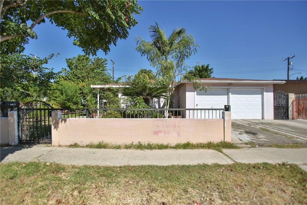 Photo of 2525 W 10th St, Santa Ana, CA 92703 (MLS # PW26094869)