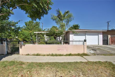Photo of 2525 W 10th St, Santa Ana, CA 92703 (MLS # PW26094869)