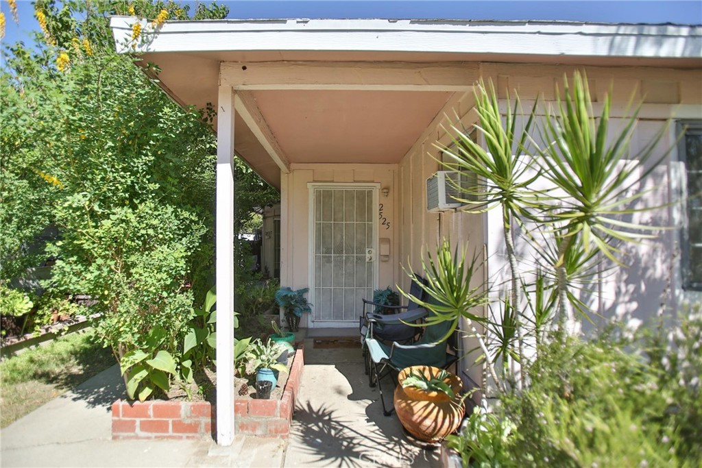 2525 W 10th