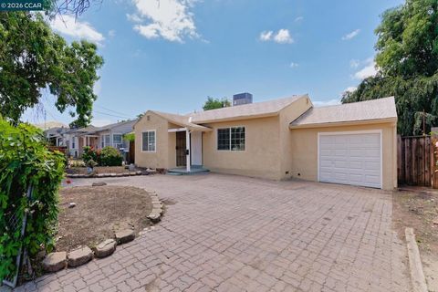 Photo of 252 Madison Ave AVE, Bay Point, CA 94565 (MLS # 41134094)