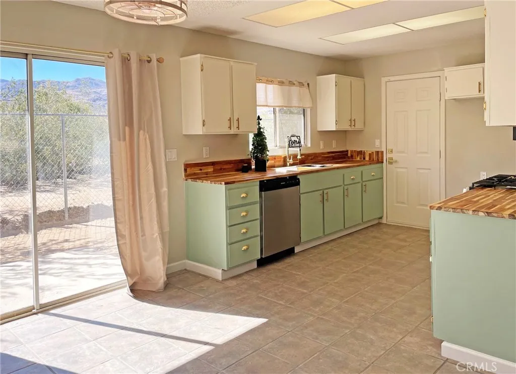 29 Palms, California 92277, United States, 3 Bedrooms Bedrooms, ,2 BathroomsBathrooms,Residential,Active,229562