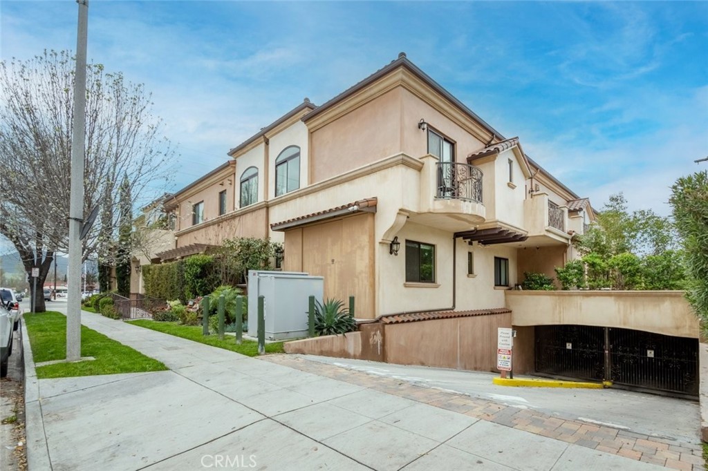 This stunning condo boasts three bedrooms and two bathrooms and is situated in a prime location in Burbank. Spread across several levels, the
unit offers a spacious 1,100 sqft floor plan. As you enter the unit, you'll be greeted by a bright and airy living area. The kitchen is equipped with
gorgeous countertops, modern cabinets, top-notch appliances (refrigerator and appliances all included), a double-basin sink, and bar seating that
seamlessly connects to the rest of the room. Recessed lighting, baseboard and crown molding, and sliding doors that lead to the patio complete the
elegant living room. Laundry is convenient with washer and dryer inside the unit. The bedrooms are generously sized, with plenty of closet space,
and the primary bedroom features a walk-in closet with custom shelving and a private bathroom with a spacious shower and vanity. The private
rooftop patio is perfect for entertaining and relaxing while enjoying city and mountain views. Secure parking is available with two spots in the
gated subterranean garage. Additional features include: easy trash access, filtered water system, a ring security system, and wifi. The central
location provides easy access to downtown Burbank, North Hollywood, Griffith Park, freeways, and other attractions. Less than half a mile to
Grocery Outlet, 7-Eleven, and other stores.
