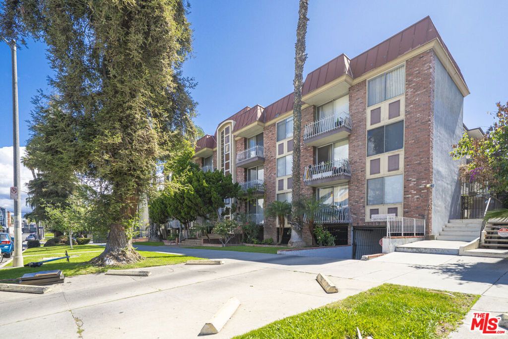 Photo of 210 S La Fayette Park Place #102, Los Angeles, CA 90057 (MLS # 26724089)