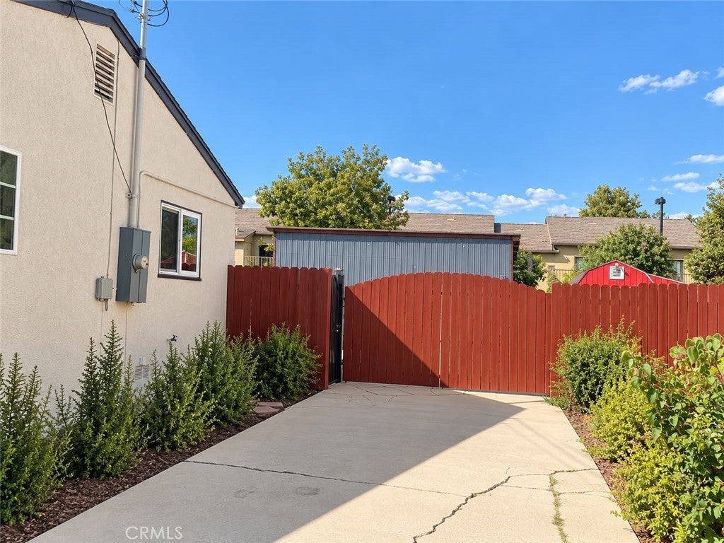 312 W Lugonia