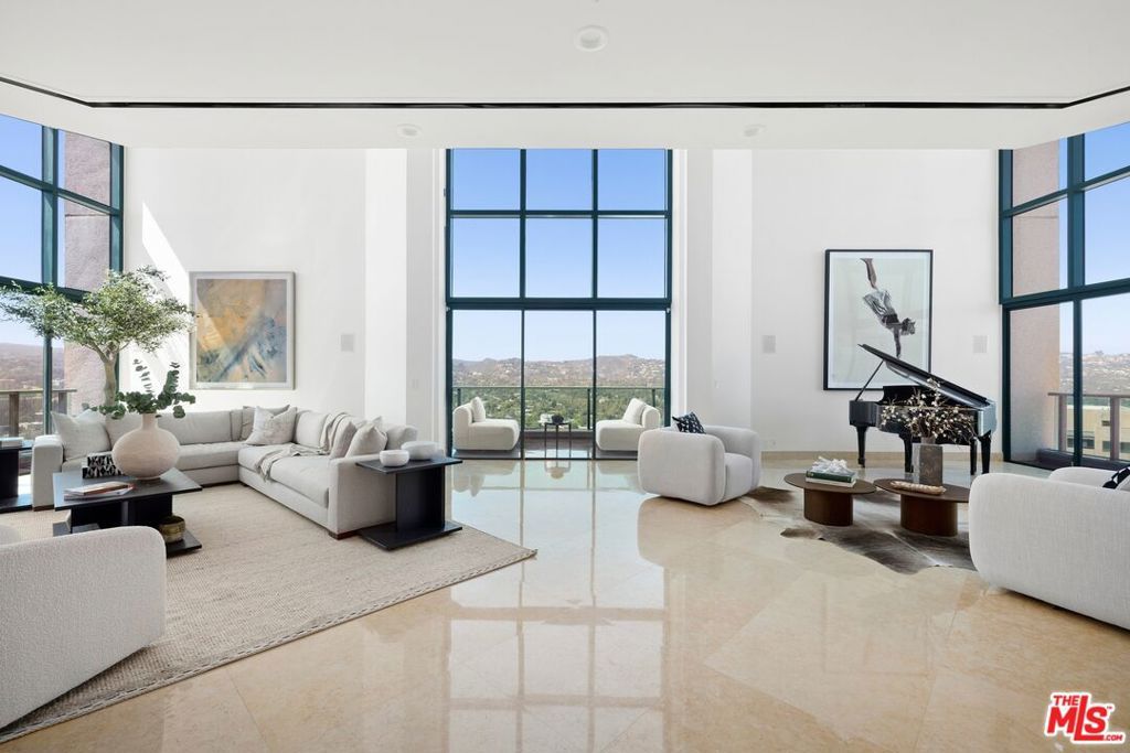 Photo of 10490 Wilshire Boulevard #PH4, Los Angeles, CA 90024 (MLS # 25577191)