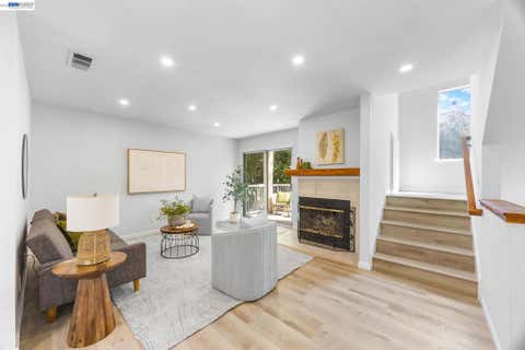 Photo of 278 Estabrook St ST, San Leandro, CA 94577 (MLS # 41144670)