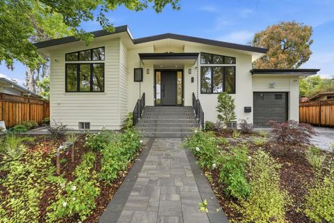 Photo of 1084 Moffett Circle, Palo Alto, CA 94303 (MLS # ML82044197)