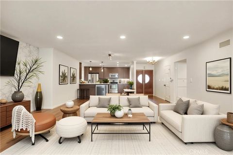 Photo of 23932 Oxnard Street, Woodland Hills, CA 91367 (MLS # SR26066725)