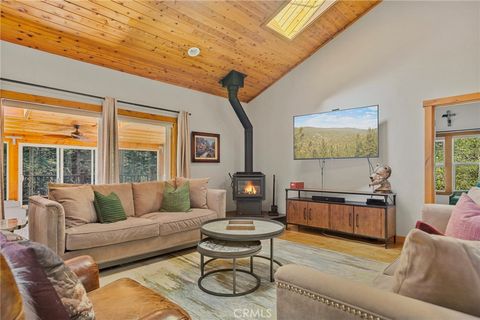 Photo of 523 Dogwood Canyon Road, Blue Jay, CA 92317 (MLS # IG25106071)