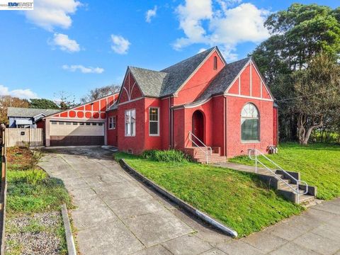 Photo of 2303 2303 Union St St, Eureka, CA 95501 (MLS # 41126480)