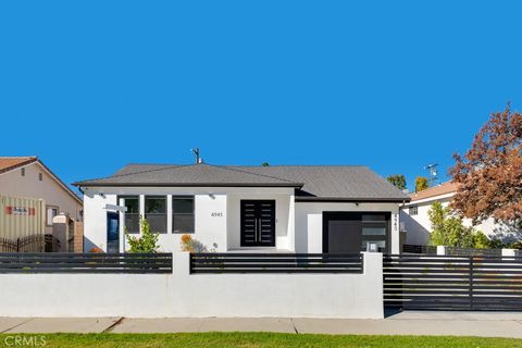 Photo of 4941 Hesperia Avenue, Encino, CA 91316 (MLS # SR26020609)