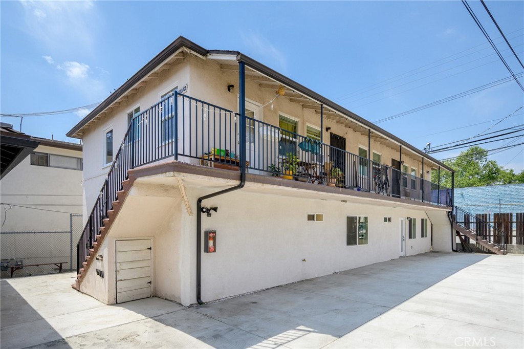 Top Floor Unit * 2 Bedrooms / 1 Bathroom * 700sqft * Laminate Floors * Recessed Lighting * Bright * Community Laundry * Central A/C & Heat * 1 Car Parking * Water Included * Tenant Pays Gas & Power * No Pets