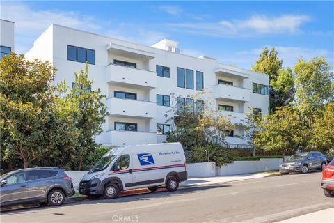 Photo of 853 S Lucerne BLVD #306, Los Angeles, CA 90005 (MLS # OC26198187)