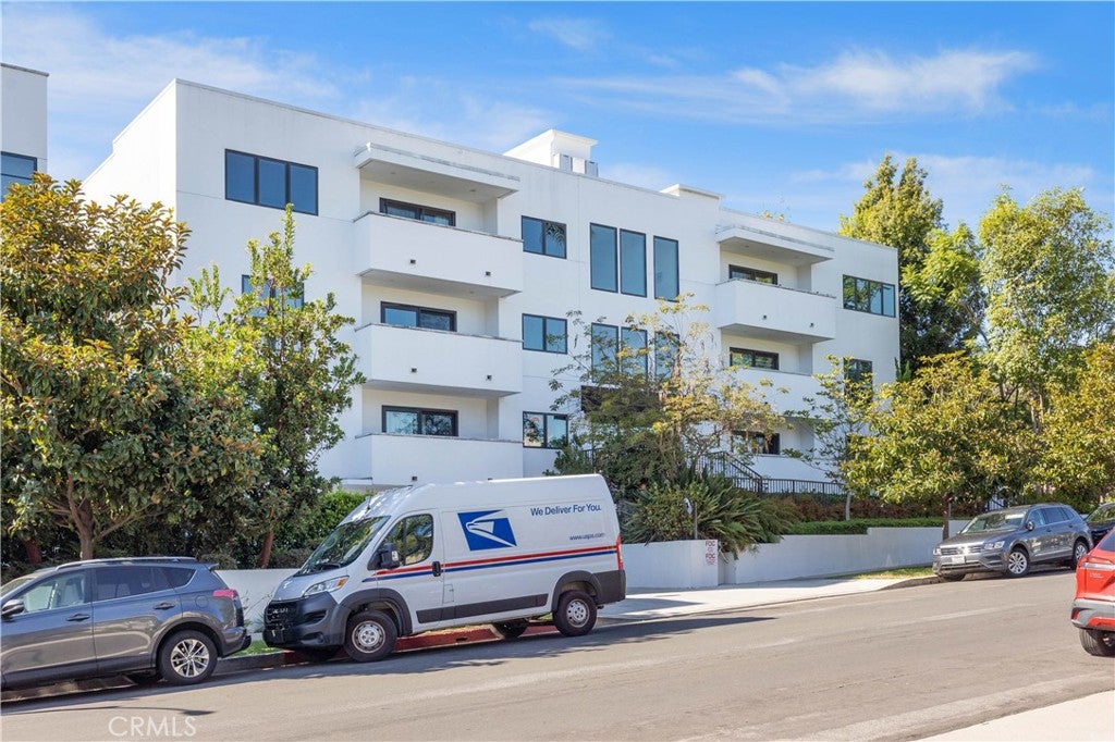 853 S Lucerne BLVD 306, Los Angeles CA 90005