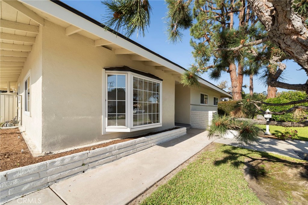 1608 W Buena Vista Avenue