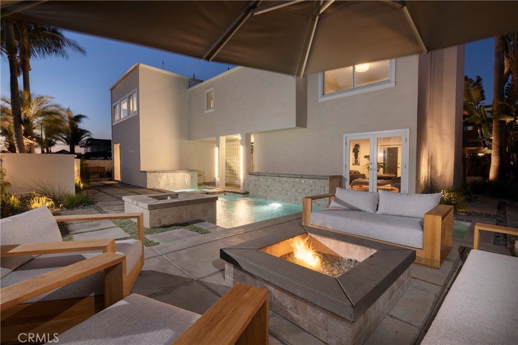 3242 Falkland Cir