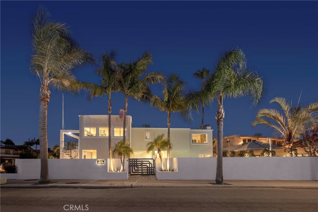 Photo of 3242 Falkland Cir, Huntington Beach, CA 92649 (MLS # OC26085459)