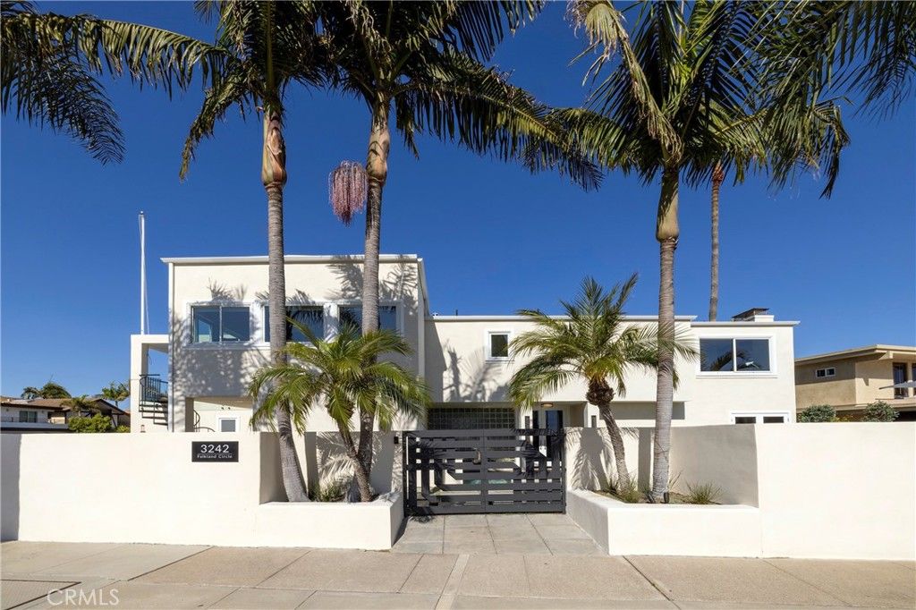 Photo of 3242 Falkland Cir, Huntington Beach, CA 92649 (MLS # OC26085459)