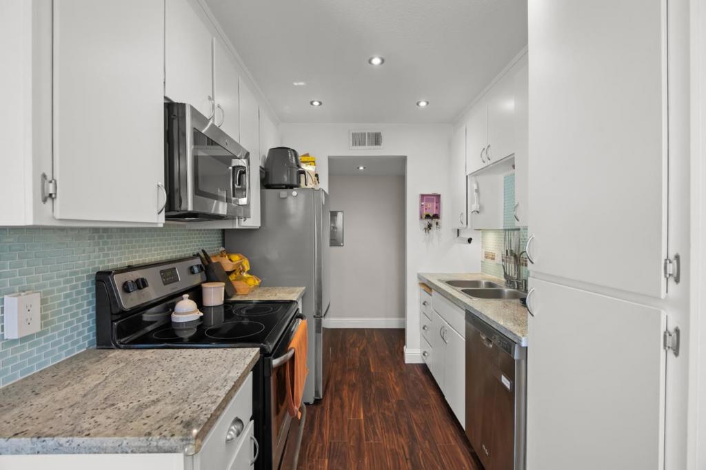 303 Tradewinds Drive 10