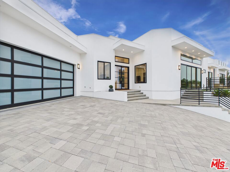 Introducing this stunning brand new modern masterpiece, perfectly situated at the end of a quiet cul-de-sac in the hills of Tarzana. This architectural home boasts soaring 12 - foot ceilings, an open and bright floor plan, and breathtaking views from every level.Enjoy seamless indoor-outdoor living with expansive windows and sliding doors that showcase the beautiful surroundings. The private rooftop deck offers panoramic views ideal for entertaining, sunset lounging, or stargazing.This exceptional home offers the perfect combination of privacy, modern luxury, and prime location.