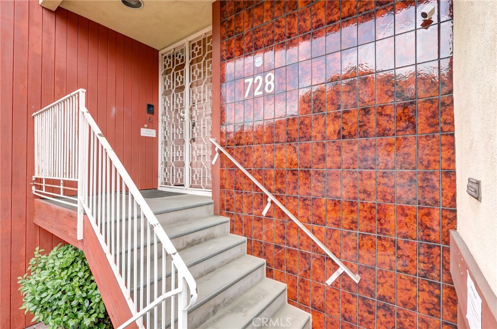 Properties 2 728 E Kensington Road