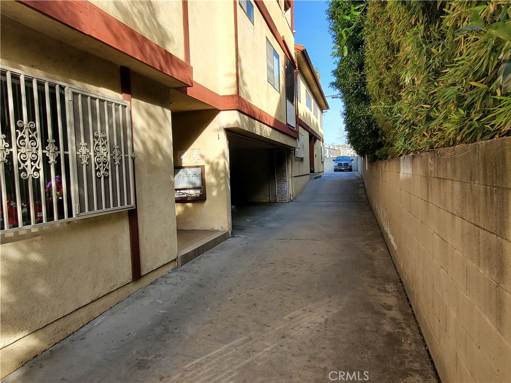 Properties 2 728 E Kensington Road