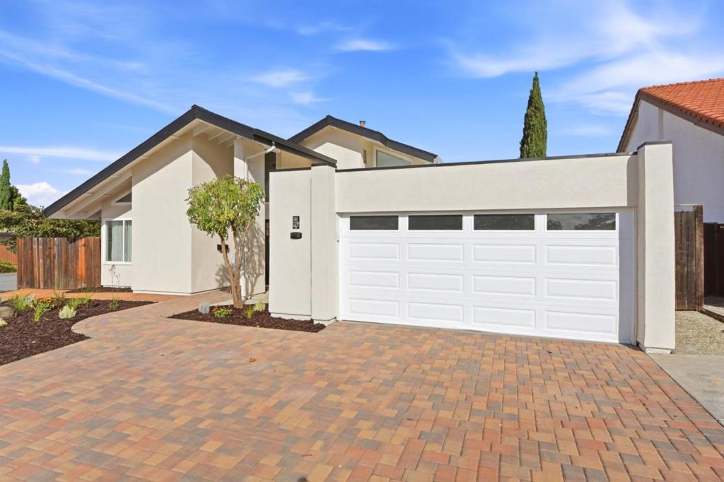 3219 Mabury Road