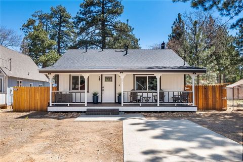 Photo of 531 Santa Barbara AVE, Sugarloaf, CA 92386 (MLS # CV26103139)