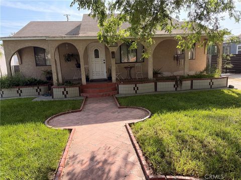 Photo of 2676 Golden AVE, Long Beach, CA 90806 (MLS # DW26096856)