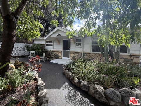 Photo of 6832 Beckett Street, Tujunga, CA 91042 (MLS # 26103849)